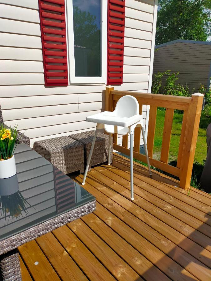 Bj Chalets - De Rug 3 - Vakantiepark Lauwersoog - Luxe Chalet Met Vaatwasser En Inloopkast! Vroege Incheck! Met Airco! Bagian luar foto