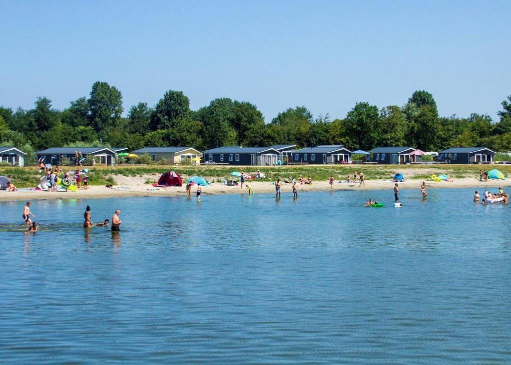 Bj Chalets - De Rug 3 - Vakantiepark Lauwersoog - Luxe Chalet Met Vaatwasser En Inloopkast! Vroege Incheck! Met Airco! Bagian luar foto