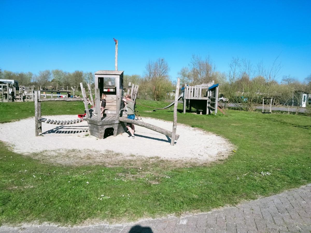 Bj Chalets - De Rug 3 - Vakantiepark Lauwersoog - Luxe Chalet Met Vaatwasser En Inloopkast! Vroege Incheck! Met Airco! Bagian luar foto
