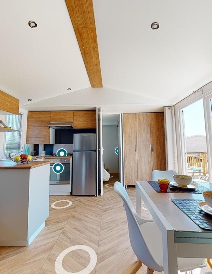 Bj Chalets - De Rug 3 - Vakantiepark Lauwersoog - Luxe Chalet Met Vaatwasser En Inloopkast! Vroege Incheck! Met Airco! Bagian luar foto