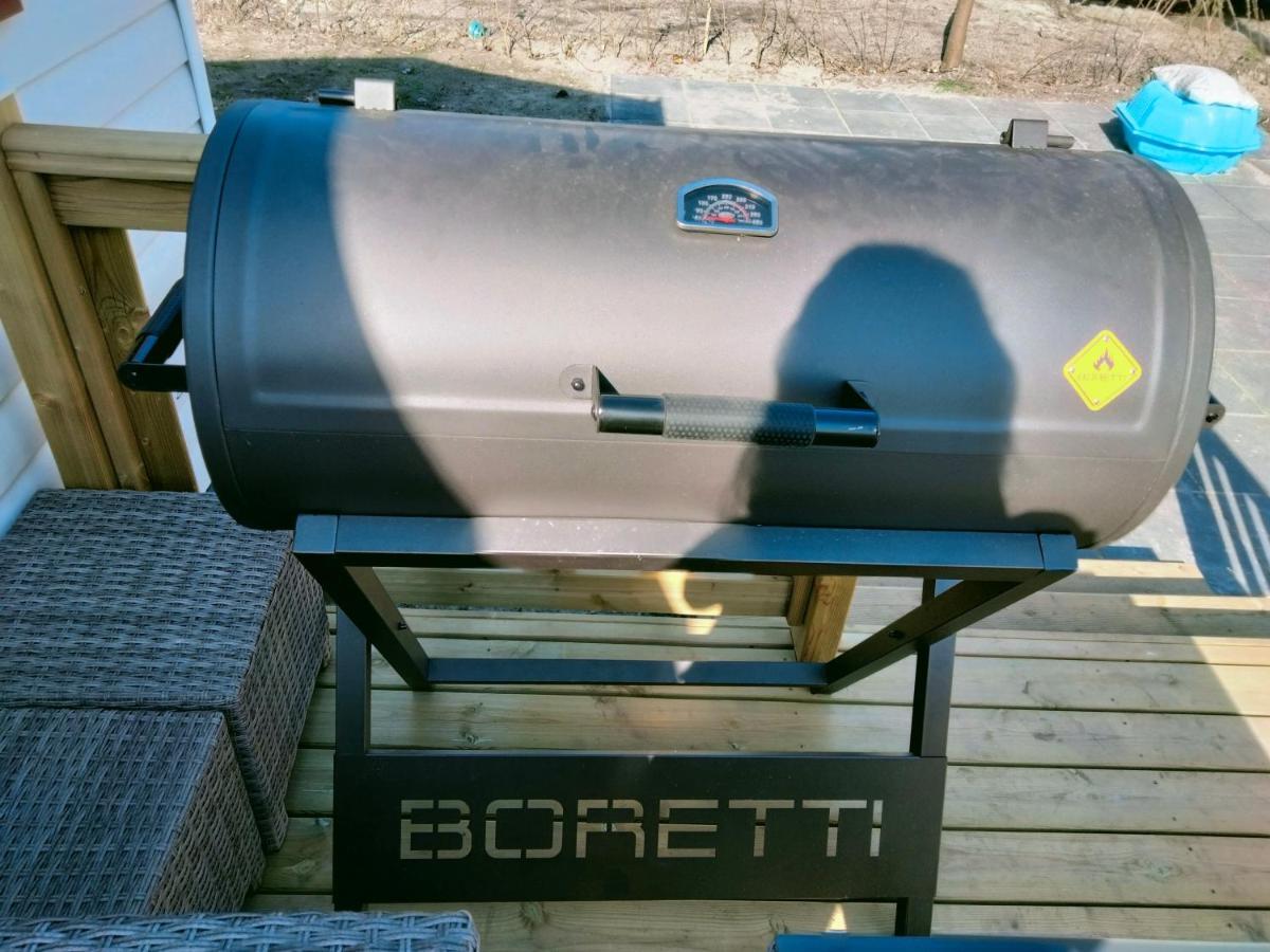 Bj Chalets - De Rug 3 - Vakantiepark Lauwersoog - Luxe Chalet Met Vaatwasser En Inloopkast! Vroege Incheck! Met Airco! Bagian luar foto