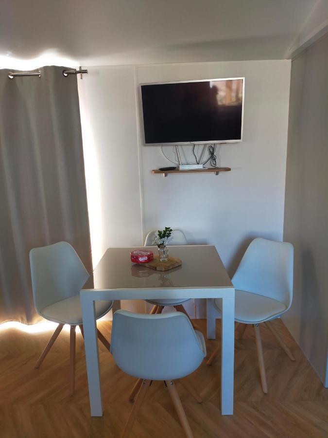 Bj Chalets - De Rug 3 - Vakantiepark Lauwersoog - Luxe Chalet Met Vaatwasser En Inloopkast! Vroege Incheck! Met Airco! Bagian luar foto