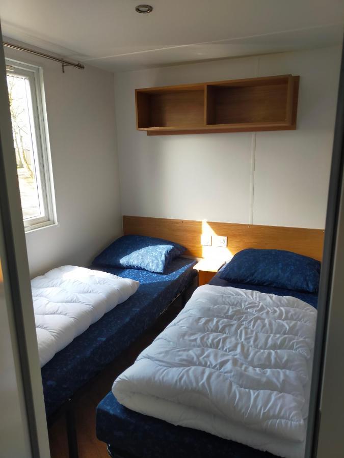 Bj Chalets - De Rug 3 - Vakantiepark Lauwersoog - Luxe Chalet Met Vaatwasser En Inloopkast! Vroege Incheck! Met Airco! Bagian luar foto