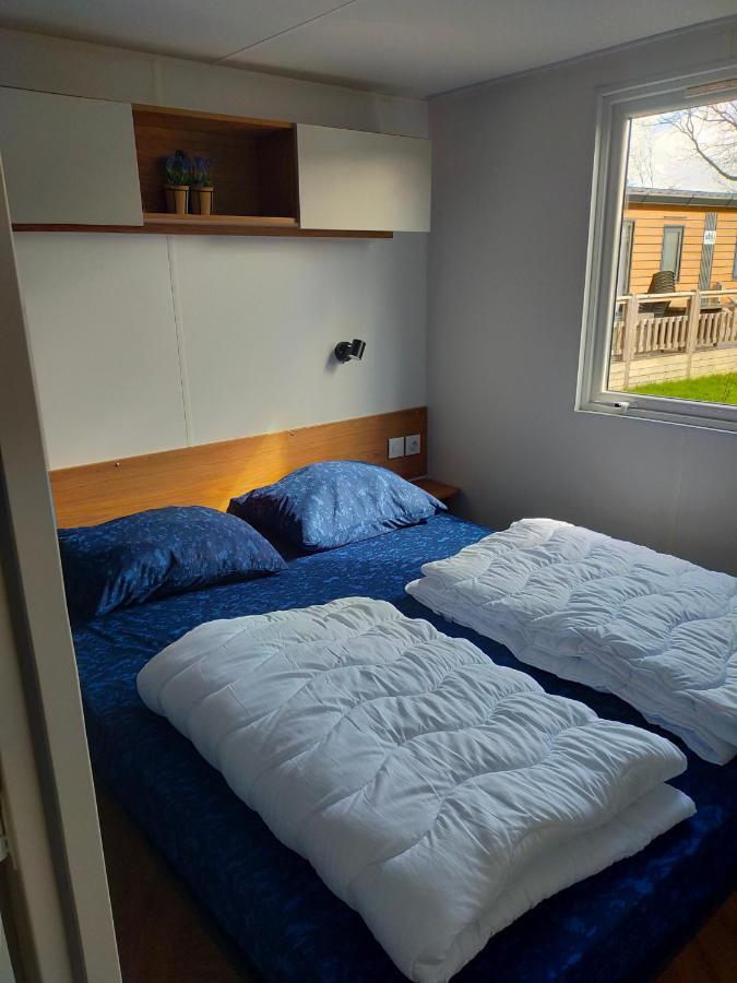Bj Chalets - De Rug 3 - Vakantiepark Lauwersoog - Luxe Chalet Met Vaatwasser En Inloopkast! Vroege Incheck! Met Airco! Bagian luar foto