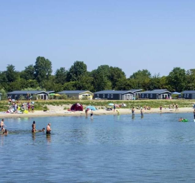 Bj Chalets - De Rug 3 - Vakantiepark Lauwersoog - Luxe Chalet Met Vaatwasser En Inloopkast! Vroege Incheck! Met Airco! Bagian luar foto